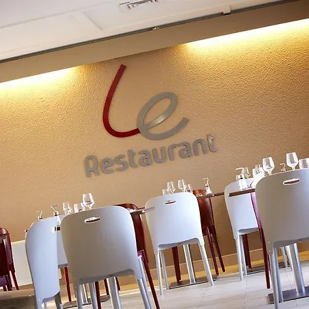 호텔 Campanile Lyon Est Aeroport Exupery 3*