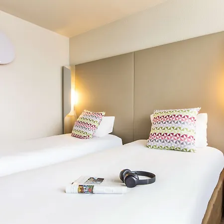 Campanile Lyon Est Aeroport Exupery Hotel 3*