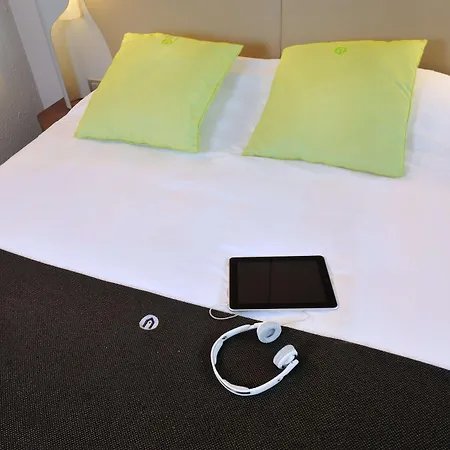 Campanile Lyon Est Aéroport Exupery Hotel 3*