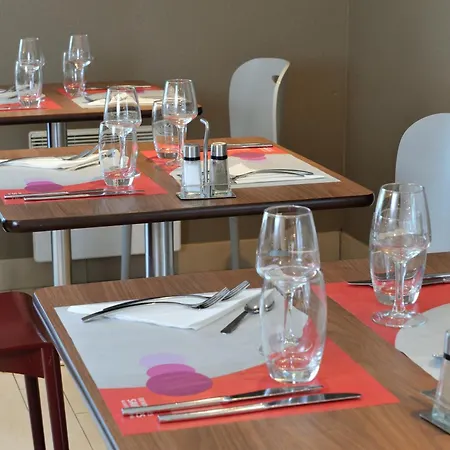 Campanile Lyon Est Aeroport Exupery 3*