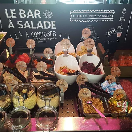 Campanile Lyon Est Aeroport Exupery 호텔 생-로랭-드-뮈르