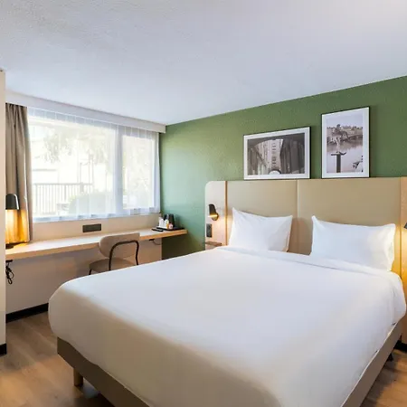 Hotell Campanile Nature - Lyon Est Aeroport Saint Exupery 3*