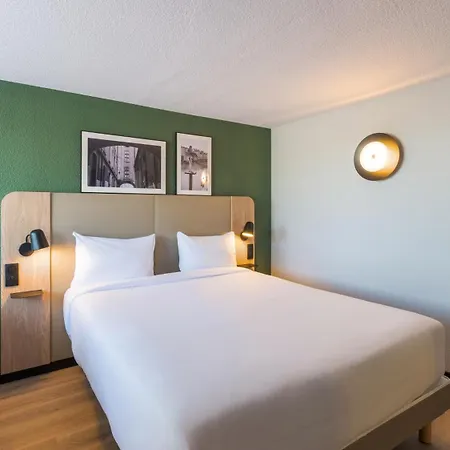 Hotel Campanile Nature - Lyon Est Aeroport Saint Exupery Saint-Laurent-de-Mure
