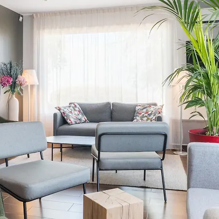 Campanile Nature - Lyon Est Aeroport Saint Exupery Hotell