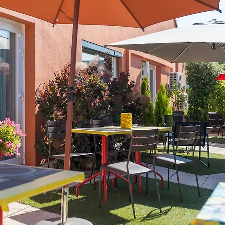 Campanile Nature - Lyon Est Aeroport Saint Exupery Hotel 3*