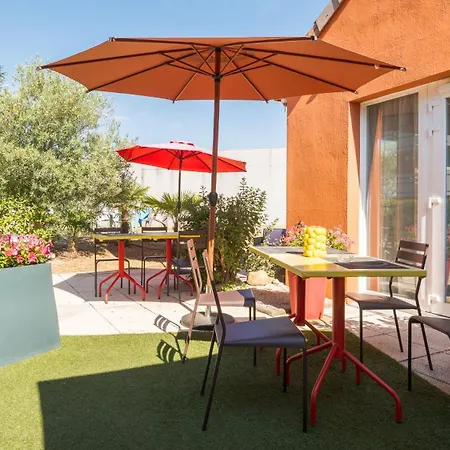 Hotell Campanile Nature - Lyon Est Aeroport Saint Exupery Saint-Laurent-de-Mure