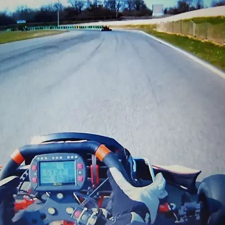 Campanile Lyon Est Aeroport Exupery 호텔 3*