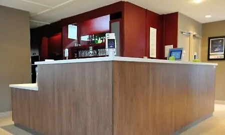 Campanile Lyon Est Aeroport Exupery 호텔 생-로랭-드-뮈르