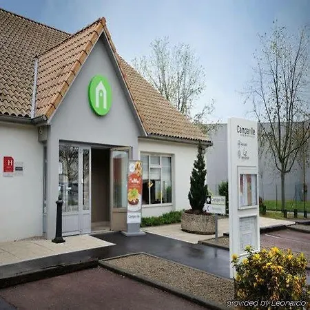 Campanile Lyon Est Aéroport Exupery Hotel 3*